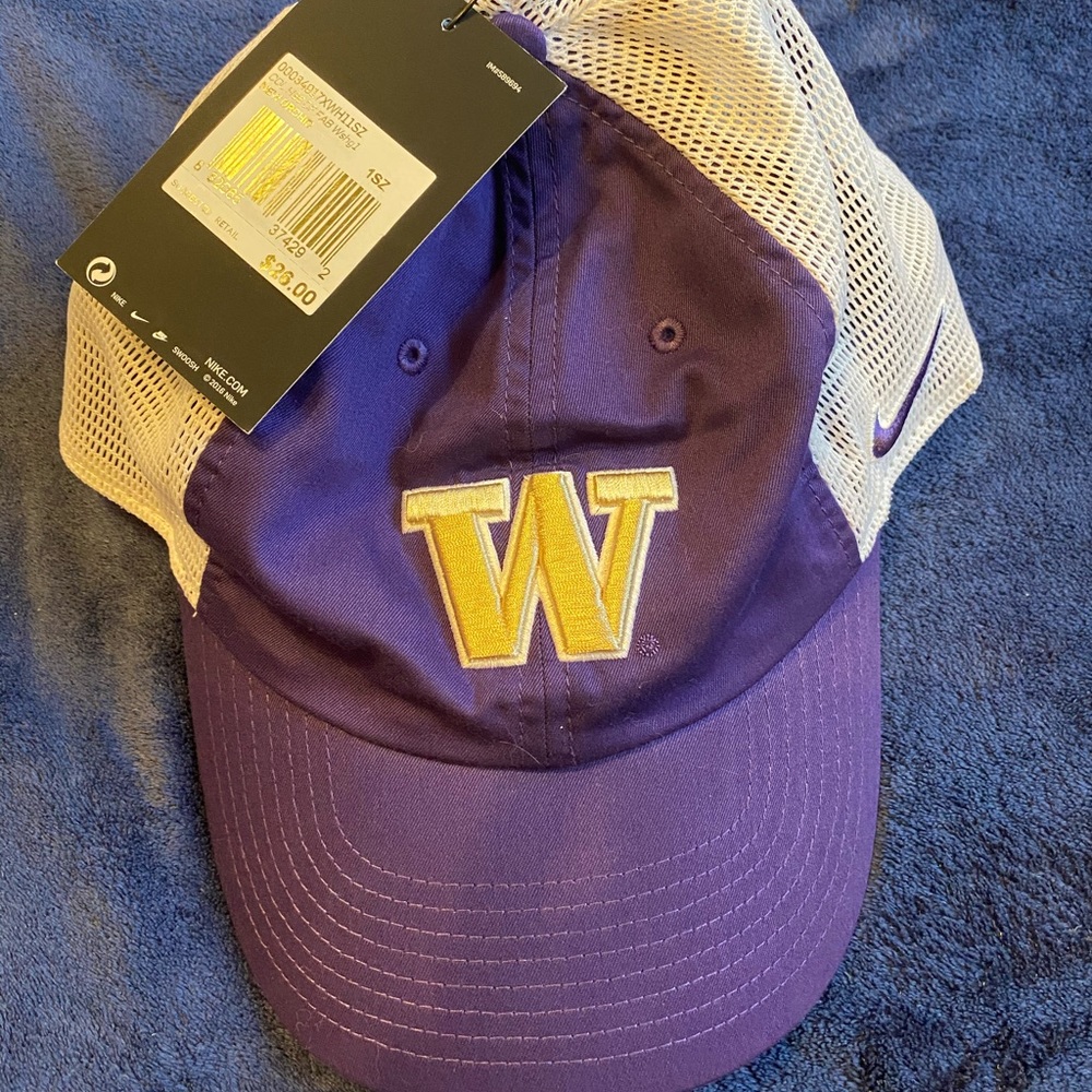 Nike University of Washington mesh baseball hat
